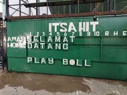 1 utama or one utama is a shopping mall in bandar utama, selangor, malaysia, with an area of 5,590,000 square feet (519,000 m2) and containing 713 stores. Pengalaman Main Softball Di It S A Hit Batting Cages One Utama Farhana Jafri