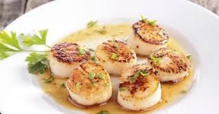 Petoncles Vin Blanc Dans Une Sauce Au Beurre Scallop Recipes Fish Recipes Food