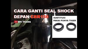 Takaran oli shock depan honda pcx 150 116 ml takaran oli shock depan honda gl 100 125 80 ml takaran oli shock depan honda gl max megapro 159 ml takaran oli shock depan honda mega pro primus 159 ml takaran oli shock depan honda megapro new 163 ml takaran oli shock depan honda tiger 126 ml. Cara Ganti Seal Shockbreaker Depan Cbr150 Subtitusi Seal Shock Cbr150 Mr Thang Cbrvlog Youtube