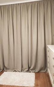 La barre à rideau est accompagnée de supports pour plafond ou muraux selon sa fixation, d'anneaux, d'embouts décoratifs à chaque extrémité. Tringles Ou Rails Conseils Deco Rideaux Mesrideaux Fr