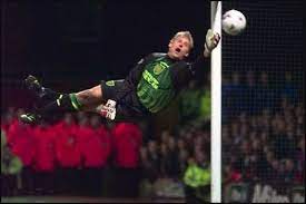 The game was halted after danish midfielder christian eriksen collapsed to the ground in what was reportedly a cardiac arrest. 17 Kapusbravurok Incredible Saves Ideas Foci Funny Humor
