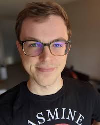 🌟 FACULTY SPOTLIGHT 🌟 Siu Sylvia Lee studies the molecular basis of aging  biology, using C. elegans as a model system. Having joined Cornell in 2003,  Dr. Lee did her postdoc at