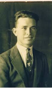 Thomas William BOWDEN, b. 22 November 1911, Roma QLD; USH00377