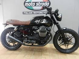 Chromium aluminium is replaced by a satin finish aluminium. Moto Guzzi V7 Mkii Stone Special Scrambler Moto Strada Motos