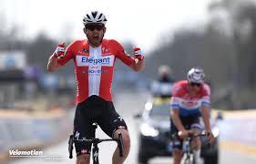 Mathieu van der poel won in dwars door vlaanderen, schreef de brabantse pijl op zijn naam en als kers op de taart volgde hij erik dekker op als laatste winnaar in de amstel gold race. Flandern Rundfahrt Asgreen Gewinnt Die Ronde Vor Van Der Poel