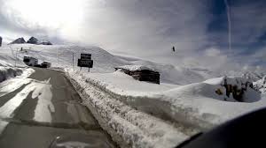 This is also passo giau, but view on the other side then usual. Passo Giau Inverno 2013 Youtube