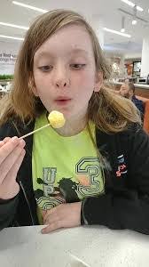 Elizabeth Lauderback's Instagram, Twitter & Facebook