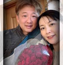 元メジャーリーガー妻のフリーアナウンサー、誕生日は夫から〝年齢の数の薔薇の花束〟最新夫婦ショットが話題に：「おっ！」でつながる地元密着のスポーツ応援メディア  西スポWEB OTTO!