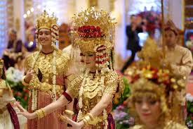 The Traditional Wedding Of Myweddingprep S Founder The Bride Dept Ide Perkawinan Pengantin Kebaya Pernikahan