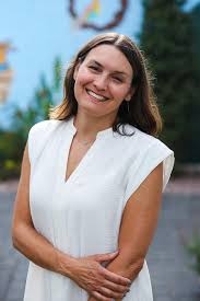 Lea Lovelace Appointed Associate Director of Creative Aging Programs | Frye  Art Museum