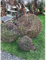 Dekokugel für den garten dies ist eine styroporkugel (30cm durchmesser) mit kleinen tontöpfen. 70 Cm Kugeln