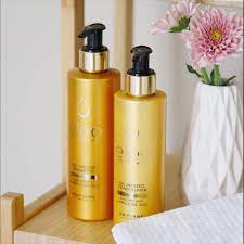 I'm giving my shampoo and conditioner... - Oriflame by Bela