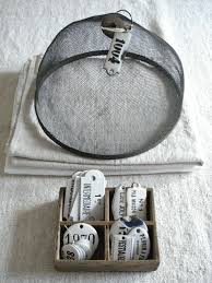 Du Cote De Chez Suzanne Celestine Boutons Objets Vintage Objets Anciens Plaque Emaillee