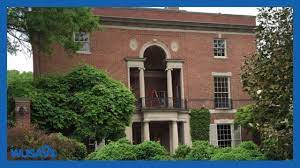 Amazon protesters set up guillotine outside jeff bezos' washington dc mansion demanding better. Cars Outside Jeff Bezos Home During Renovation Racked Up 16 800 Worth Of Parking Tickets Youtube