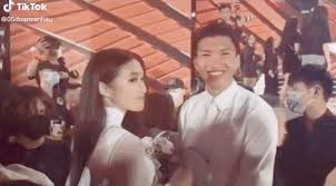 Bên cạnh đó, hải my cũng có mối quan hệ thân thiết với đoàn văn hậu, làm dấy lên tin đồn hẹn hò. Doan Háº£i My Ä'Æ¡ Toan Táº­p Khi Báº¥t Ngá» Ä'Æ°á»£c Há»i Than Vá»›i VÄƒn Háº­u Lau ChÆ°a Tin Tá»©c Online