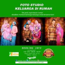 Foto anak sedang makan dan minum. Foto Keluarga Studio