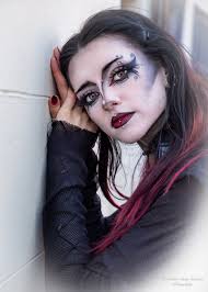 The skill that the lady goth have with the makeup is absolutely amazing