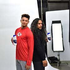 Ryan reynolds in 'free guy': Chiefs Patrick Mahomes Featured In New Commercial With Troy Polamalu Arrowhead Pride