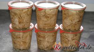 Rezept Fur Selleriesalat Der In Glaser Eingekocht Wird Einmachrezept Rezept Sellerie Salat Selleriesalat Einkochen