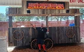 Bert’s Chuckwagon BBQ | Food truck — Barbecue restaurant food truck in McMinnville, Oregon