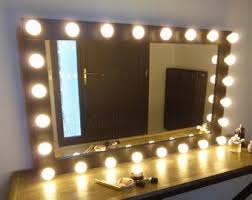 Mirror With Lights Etsy In 2021 Schminkspiegel Schminkspiegel Mit Licht Beleuchteter Kosmetikspiegel