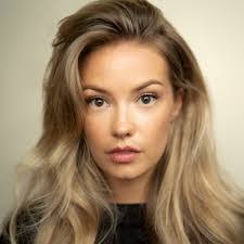 Esme Thompson's Instagram, Twitter & Facebook