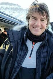 Tom Cruise needs help, behind the scenes footage from Top gun 1986!