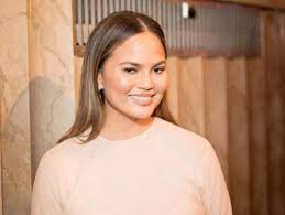 Chrissy Teigen Barters Banana Bread For Lettuce On Twitter Fn Dish Behind The Scenes Food Trends And Best Recipes Food Network Food Network
