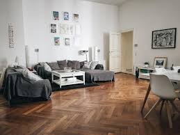 Grosses Wohnzimmer Im Altbauflair Einrichtung Inspiration Altbau Wohnzimmer Einrichten Wohnzimmer Modern Grosses Wohnzimmer