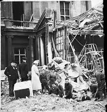 It is situated within the borough of westminster. What Happened On Friday September 13th Buckingham Palace And The Blitz If I Only Had A Time Machine