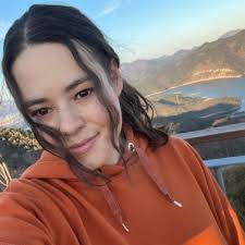 Danielle Lemmon's Instagram, Twitter & Facebook