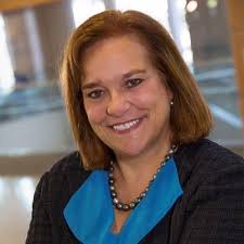 Hollie Swanson (@hol_swan)