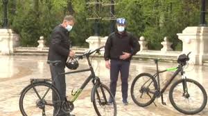 Astăzi am venit cu bicicleta la birou. Klaus Iohannis A Mers Cu Bicicleta La Cotroceni Este Sanatos Si Descongestioneaza Traficul Ii Incurajez Pe Toti Romanii Sa Incerce Aktual24