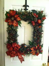 Pin By Gloria Graciela On Floral Arrangements By Nazan Christmas Wreaths Christmas Decorations Wreaths Christmas Decorations