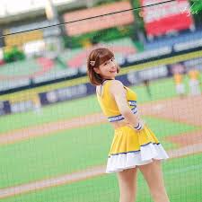 我愛峮峮 on instagram 粉絲拍攝 侵權通知我 峮峮 中信兄弟啦啦隊 qunqun fans チュンチュン ポートレート写真 愛 チアリーダー