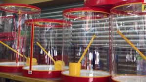 Dengan menggunakan kombinasi saringan pasir. Balang Air Murah Dalam Memulakan Bisnes Air Balang