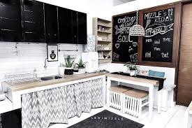 Nah itulah informasi terbaru dan terlengkap mengenai 18 model dapur sederhana minimalis dengan kitchen set terbaru 2021 yang banyak disenangi dan diterapkan di indonesia. 35 Desain Dapur Minimalis Sederhana Dan Modern Terbaru 2017 Dekor Rumah Interior Monokrom Ruang Keluarga Minimalis Desain Rumah