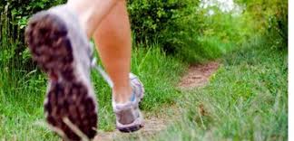 Belle fille applique de la lotion corporelle. Carentan Et Isigny Il Se Masturbe Devant Des Femmes