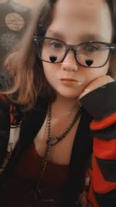 Anyone from Washington im looking for new friends im 22 and a mama 😇