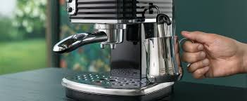Create all your coffee shop favourites with the de'longhi dedica style ec685 traditional pump machine. De Longhi Scultura Traditional Barista Pump Espresso Machine Coffee And Cappuccino Maker Ecz351bk Black Amazon Co Uk Home Kitchen