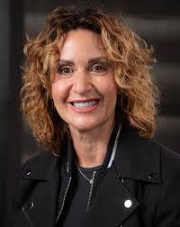 Lisa Wittman's Instagram, Twitter & Facebook