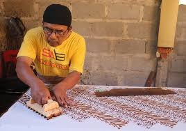 Canting cap merupakan sebuah alat berbentuk semacam stempel besar yang telah. Infopublik Proses Batik Cap