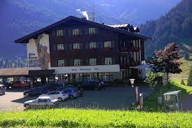 View deals for hotel alte krone, including fully refundable rates with free cancellation. Kerkje Naast Hotel Bild Von Hotel Alte Krone Mittelberg Tripadvisor