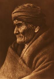 Geronimo was a prominent leader and medicine man from the bedonkohe band of the apache people. File Edward S Curtis Geronimo Apache Cp01002v Jpg Wikimedia Commons