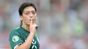 Frau amine hat tochter eda zur welt gebracht. Werder Bremen Am 14 August 2010 Abschiedsspiel Von Mesut Ozil Wita