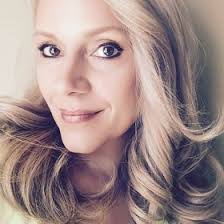 Sara Emanuel's Instagram, Twitter & Facebook