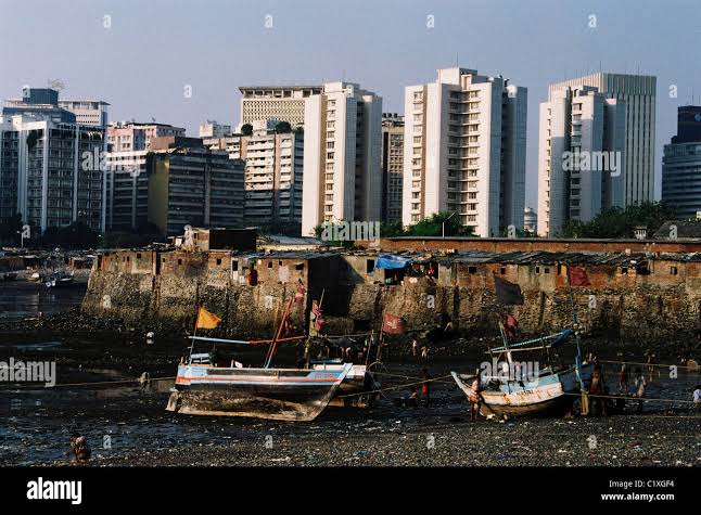 Fishing boats in mumbai hi-res stock photography and images - Alamy