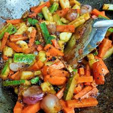 Resepi kambing masak merah memang cun untuk kenduri kahwin. Resipi Lengkap Nasi Minyak Daging Masak Hitam Acar Tumis Sedap Mingguan Wanita