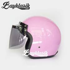 Masih mengusung siluet belakang yang bulat, variasi bagian dagu dan kaca dibuat mirip dengan helm pilot. Helm Bogo Retro Bayklasik Pink Glossy Polos Kaca Bogo Original Flat Hitam Smoke Standart Sni Shopee Indonesia