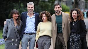 Paco de miguel es toda una celebridad de las redes sociales gracias a sus increíbles imitaciones de mamás y maestras que tanto gustan a todos sus fans y seguidores haciendo que mucha gente recuerde situaciones similares que vivieron con alguna amiga, compañera o incluso con algún familiar y que él les recuerda con un gran. Paco Leon Y Su Mujer Anna Rodriguez Costa Una Pareja De Exito